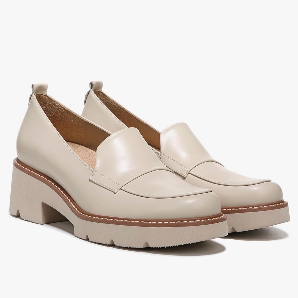 Naturalizer Lug Sole Loafer | Size 9